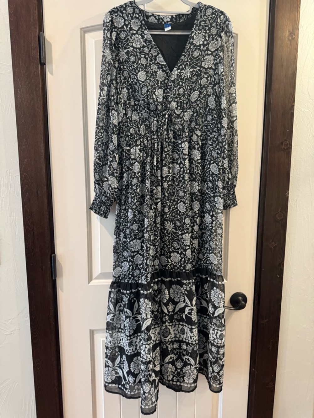 Old Navy Black and White Floral V-Neck Maxi Dress L